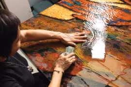 Khám phá không gian vũ trụ qua tranh sơn mài của nữ họa sĩ Hiền Nguyễn