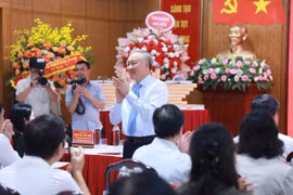 Ra mắt cuốn sách "Xây dựng Chính phủ liêm chính, kiến tạo trong kỷ nguyên mới" của nguyên Phó Thủ tướng Thường trực Chính phủ Nguyễn Hòa Bình