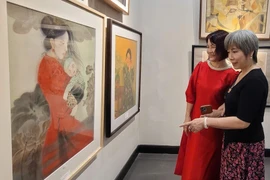 "Phụ nữ yêu và vẽ" quy tụ 120 tác giả nữ tài năng