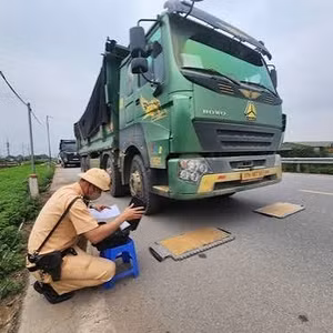 Hà Nội dùng công nghệ cân tự động để xử lý xe quá tải