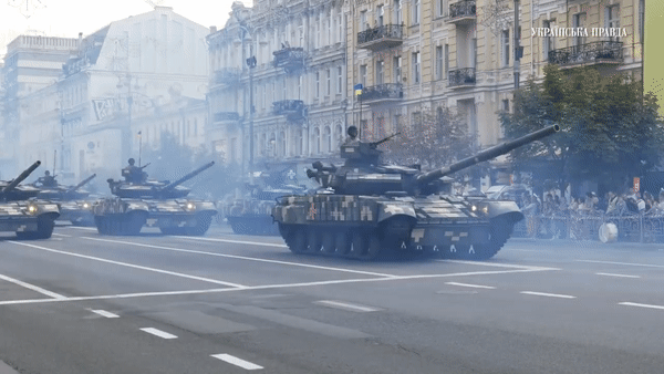 Xe tăng T-64BV Mod 2017 có thể đấu ngang ngửa với T-90A?