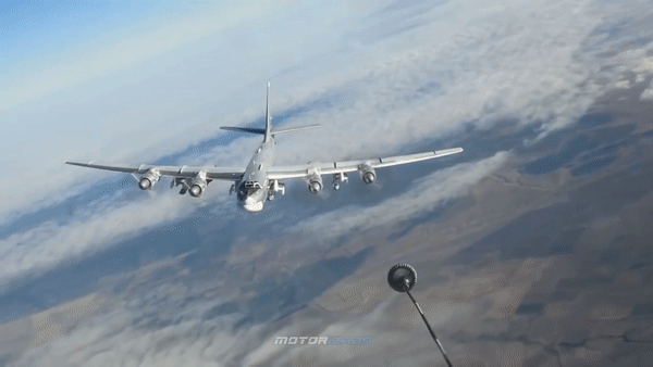 'Gấu bay' Tu-95MS Nga bị loạt chiến đấu cơ mạnh nhất của Mỹ - Nhật cùng áp sát