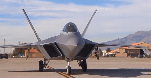 ‘Quái điểu’ F-22 lập tức đến Trung Đông sau khi Iran tấn công Israel