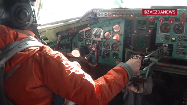 'Gấu bay' Tu-95MS Nga bị loạt chiến đấu cơ mạnh nhất của Mỹ - Nhật cùng áp sát