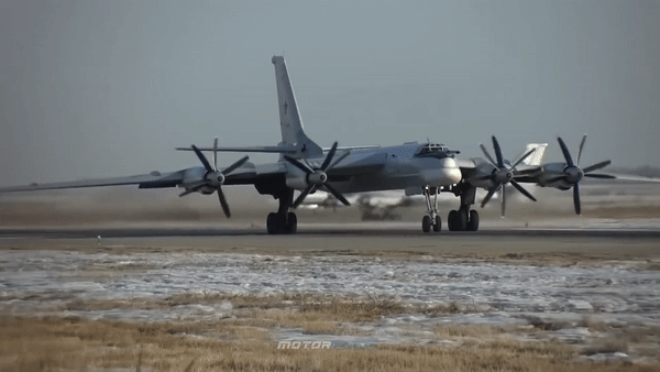'Gấu bay' Tu-95MS Nga bị loạt chiến đấu cơ mạnh nhất của Mỹ - Nhật cùng áp sát