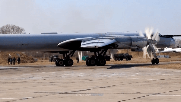 'Gấu bay' Tu-95MS Nga bị loạt chiến đấu cơ mạnh nhất của Mỹ - Nhật cùng áp sát