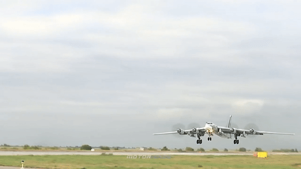 'Gấu bay' Tu-95MS Nga bị loạt chiến đấu cơ mạnh nhất của Mỹ - Nhật cùng áp sát
