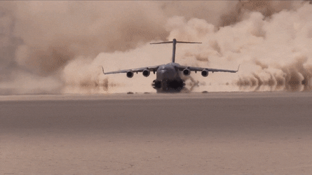 Vận tải cơ khổng lồ C-17 của Anh đem tên lửa chống tăng tới Ukraine