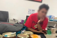 Phát hiện thủ đoạn nguỵ trang ma túy trong hộp bánh kẹo đưa qua cảng hàng không Nội Bài