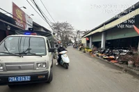 Tổ công tác liên tục tuần tra lưu động, nhắc nhở người dân chấp hành quy định