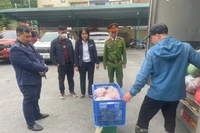 Phát hiện xe vận chuyển hàng hóa thực phẩm không rõ nguồn gốc, xuất xứ