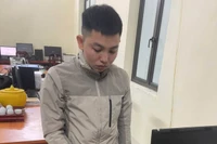 Xử lý đối tượng đặt mua pháo qua mạng xã hội Facebook