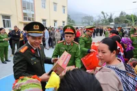 Chia sẻ khó khăn với bản vùng cao Lào Cai