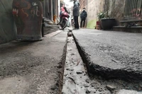  Thi công cẩu thả khiến người dân gặp tai nạn giao thông