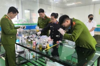 Khởi tố nhóm đối tượng sản xuất, buôn bán thực phẩm giả quy mô lớn