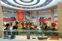 Sinh hoạt chính trị tại triển lãm “Bộ trưởng Trần Quốc Hoàn - Cuộc đời và sự nghiệp”