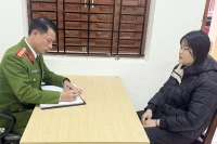 Vận động đối tượng truy nã đặc biệt nguy hiểm ra đầu thú