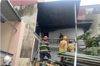 Lực lượng tại chỗ kịp thời xử lý đám cháy nhà dân ở phường Bồ Đề