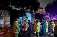 Xử lý nhanh đám cháy tại nhà thu mua phế liệu