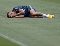 [ẢNH] Mặc mọi giễu cợt, Neymar lém lỉnh diễn lại 