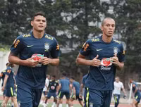 [ẢNH] Mặc mọi giễu cợt, Neymar lém lỉnh diễn lại 