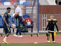 [ẢNH] Mặc mọi giễu cợt, Neymar lém lỉnh diễn lại 
