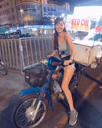 Vẻ đẹp ngoài đời khó tin của tân Hoa hậu Khánh Vân