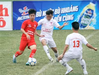 THPT Nguyễn Thị Minh Khai ăn mừng chức vô địch lần thứ ba