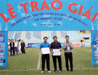 THPT Nguyễn Thị Minh Khai ăn mừng chức vô địch lần thứ ba