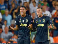 [ẢNH] Hài hước hình ảnh Ronaldo nức nở khóc như trẻ con khi nhận thẻ đỏ