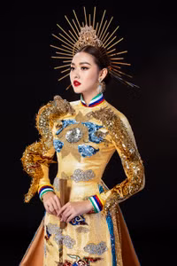 Đại diện nhan sắc Việt khoe 