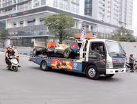[ẢNH] Người Hà Nội thích thú ngắm mô hình xe F1 sống động như thật