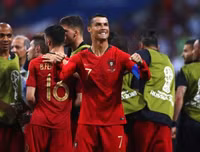 [ẢNH] Ronaldo thăng hoa, Messi, Salah và Neymar đều 