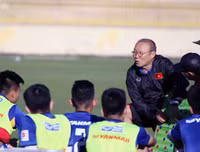 [ẢNH] Tuyển thủ Việt Nam bắt nhịp chiến thuật 3-4-3 cùng thầy Park