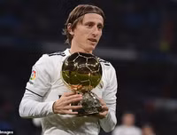[ẢNH] 50 cầu thủ hay nhất thập kỷ (P2): Ai đủ tầm sánh ngang Ronaldo và Messi?