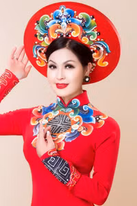 Yến Vy bất ngờ xuất hiện sau hơn 10 năm biến mất khỏi showbiz Việt