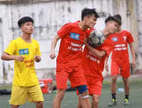 [ẢNH] 6 thắng 7 trên chấm luân lưu, cầu thủ trường Lý Thánh Tông khóc nức nở