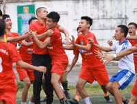 [ẢNH] 6 thắng 7 trên chấm luân lưu, cầu thủ trường Lý Thánh Tông khóc nức nở