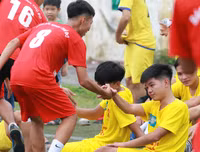 [ẢNH] 6 thắng 7 trên chấm luân lưu, cầu thủ trường Lý Thánh Tông khóc nức nở