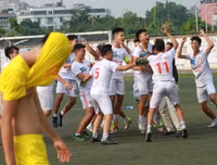 [ẢNH] Bất ngờ đổi thủ môn, THPT Hà Thành thắng luân lưu ấn tượng