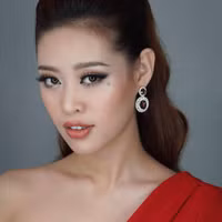 Vẻ đẹp ngoài đời khó tin của tân Hoa hậu Khánh Vân