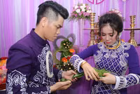 Lê Phương và chồng trẻ không ngừng thể hiện tình yêu tại lễ cưới