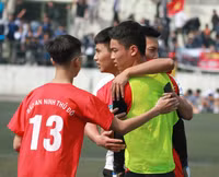 [ẢNH] Thắng kịch tính bằng luân lưu, THPT Lê Văn Thiêm vào top 8