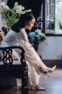 MC Phí Linh rạng rỡ hạnh phúc trong ngày cưới