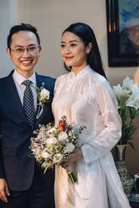 MC Phí Linh rạng rỡ hạnh phúc trong ngày cưới