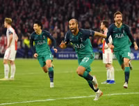 [ẢNH] Dàn sao trẻ Ajax gục xuống sân như ngả rạ sau khi bị loại nghiệt ngã