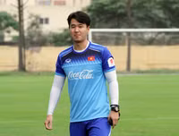 [ẢNH] Trợ lý điển trai người Hàn Quốc gây chú ý ở U23 Việt Nam