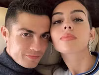 [ẢNH] Bạn gái Ronaldo lại khoe thân hình quyến rũ trong bộ bikini nóng bỏng