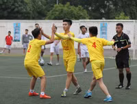 Giành vé bán kết kịch tính, THPT Nguyễn Thị Minh Khai lại mơ vô địch