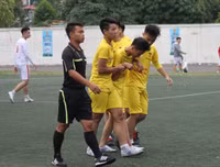 Giành vé bán kết kịch tính, THPT Nguyễn Thị Minh Khai lại mơ vô địch
